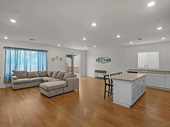 4th image of 28168 Chambers Ave