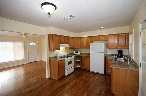 3rd image of 4268 Rose Ave