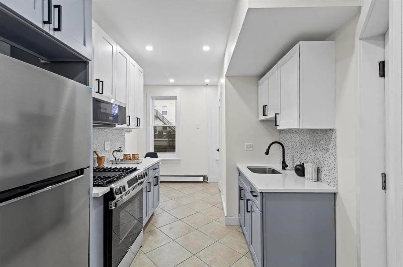 2 bed, 1.0 bath, 575 sqft, $2,250 — Photo 3