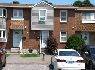1759 Lamoureux Dr #C, Ottawa, ON K1E 2N5