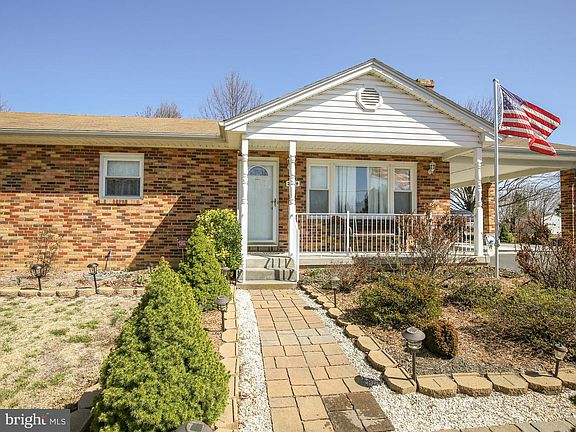 2nd image of 2134 Shawn Dr