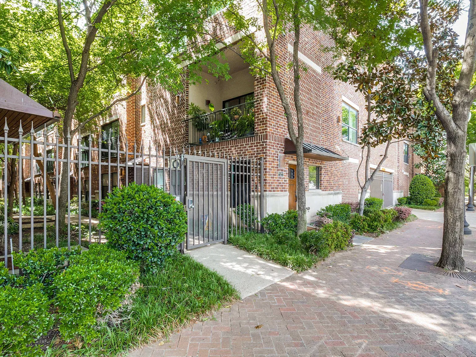 2 bed, 1810 sqft, $3,850 — Photo 2
