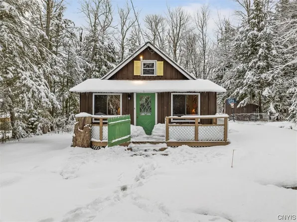 131 Lakeview Ave, Caroga Lake, NY 12032