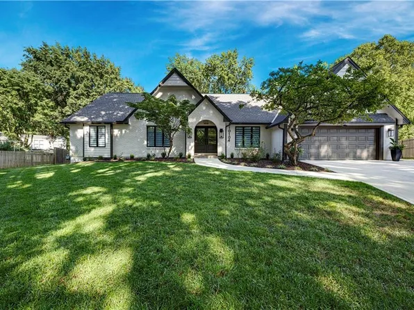 10104 Hemlock Dr, Overland Park, KS 66212