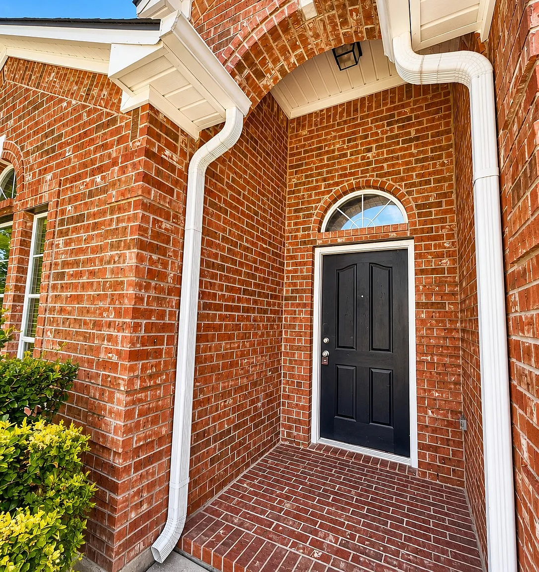 4 bed, 1880 sqft, $2,500 — Photo 2