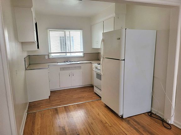 4th image of 7024 Hawthorn Ave #207