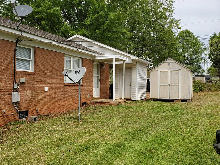 2302 Lyon St — Photo 5