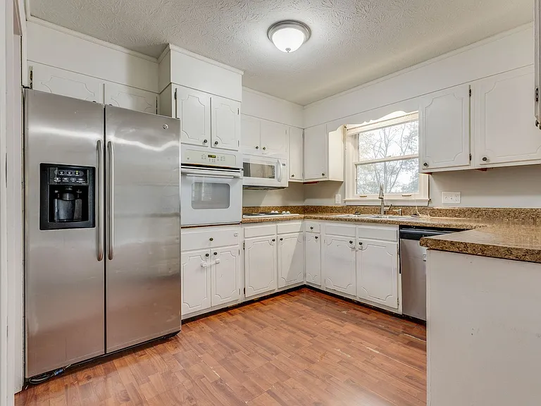 729 Foothills Rd — Photo 9