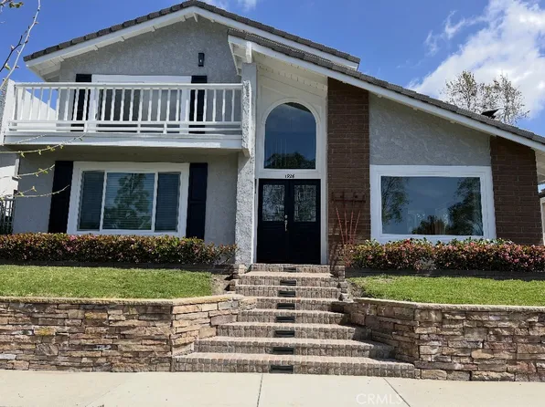 1926 W West Wind, Santa Ana, CA 92704