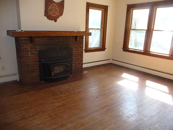 3rd image of 116 W Oakland Ave
