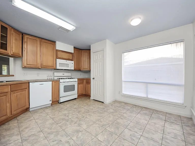 15614 Barbarossa Dr — Photo 4