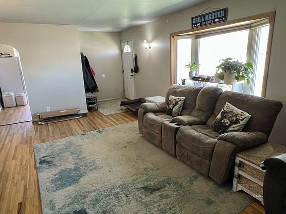 5th image of 106 S Custer Ave