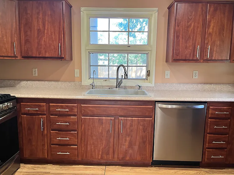 618 Fellows St — Photo 10