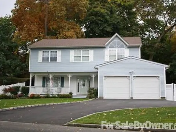 5 East Dr, Ronkonkoma, NY 11779