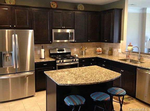 3rd image of 618 Rosemore Pl