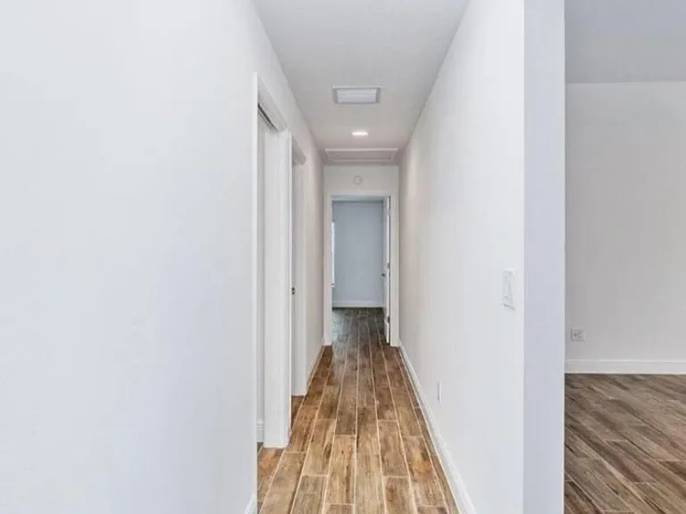 875 Carmichael Ct — Photo 3