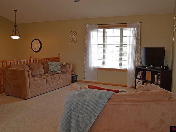 3rd image of 401 Grayhawk Dr