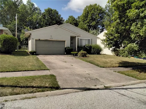 14798 Rochelle Dr, Maple Heights, OH 44137