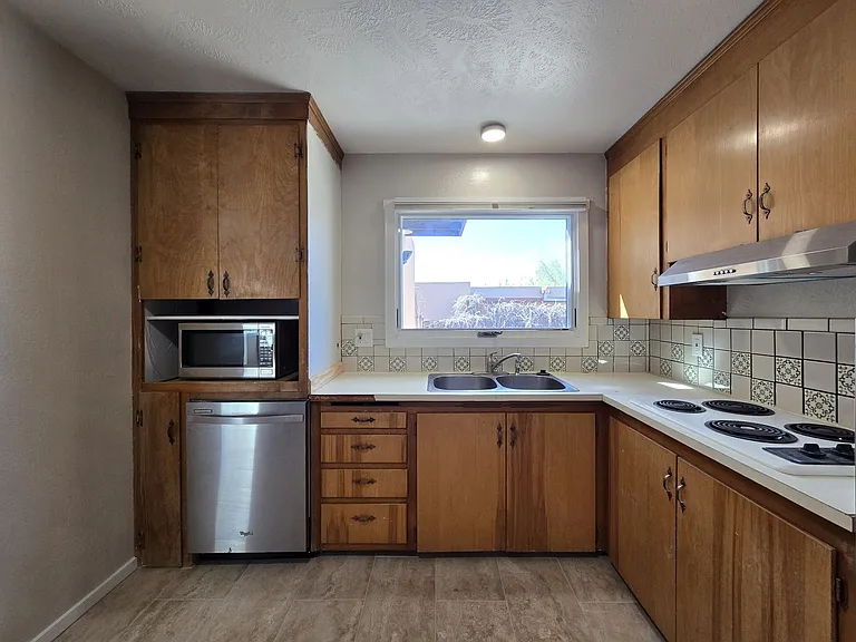 1018 Camino Carlos Rey — Photo 6