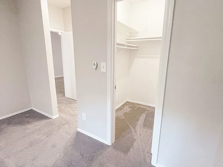 Oaks White Rock — Photo 34