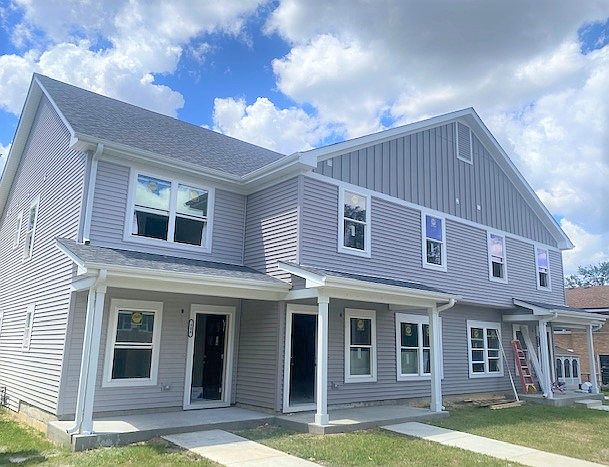 1st image of 302 S Lodge Ln