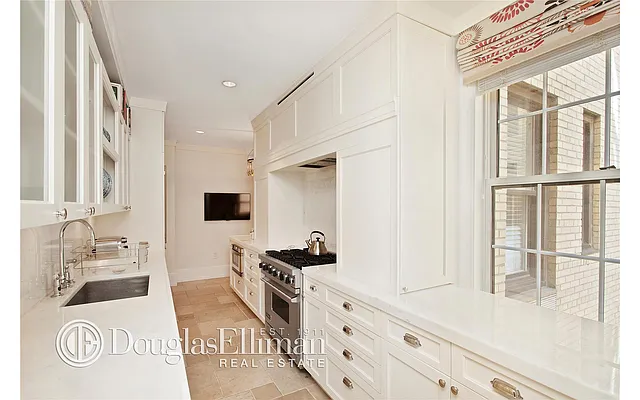 Rented by Douglas Elliman | media 48
