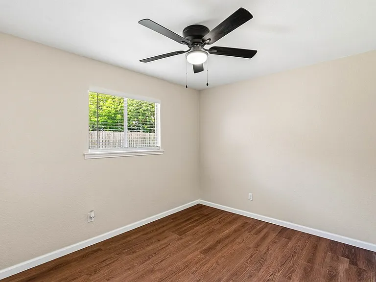 2317 Manitoba Dr — Photo 14