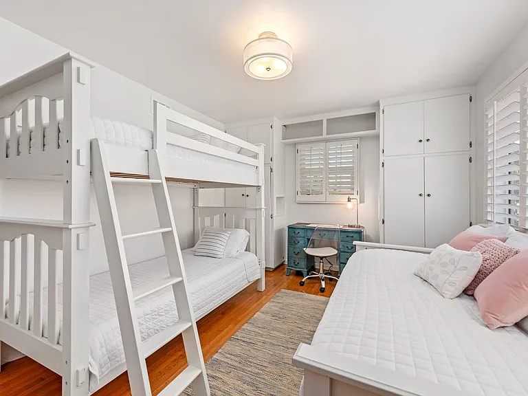 8221 Delgany Ave — Photo 16