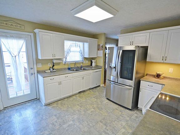5th image of 719 Meadowgate Ln