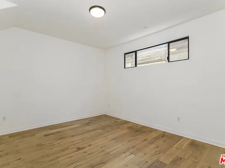 1427 Waterloo St — Photo 23