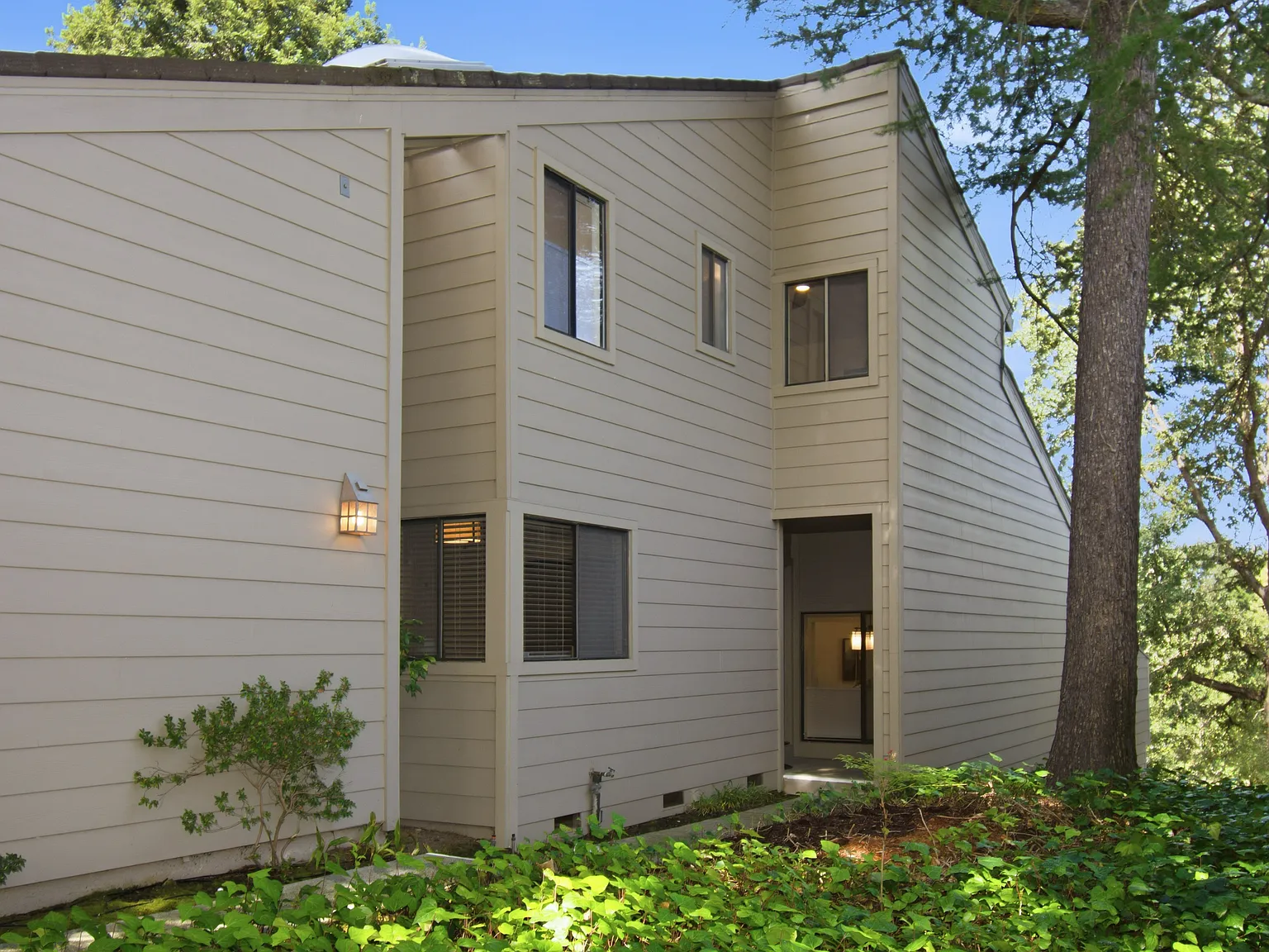 2 bed, 1684 sqft, $3,900 — Photo 3