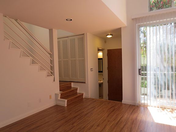 2nd image of 1011 Pacific St