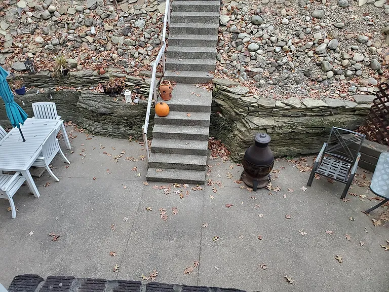 523 Castle Shannon Blvd — Photo 17