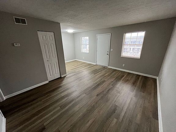 3rd image of 672 Knox Blvd Unit 32