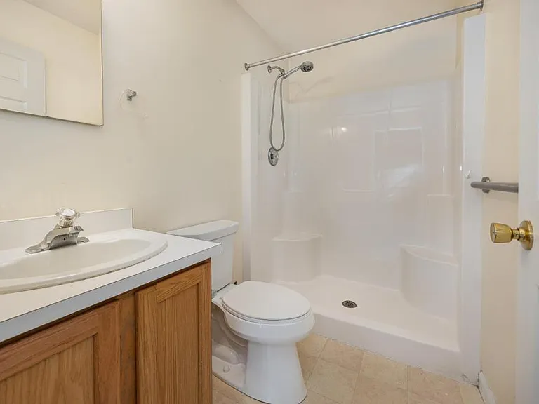 34 Johns Dr — Photo 8