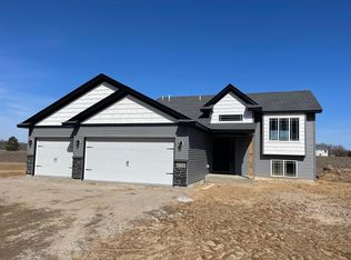 32783 Naples St NE, Cambridge, MN 55008