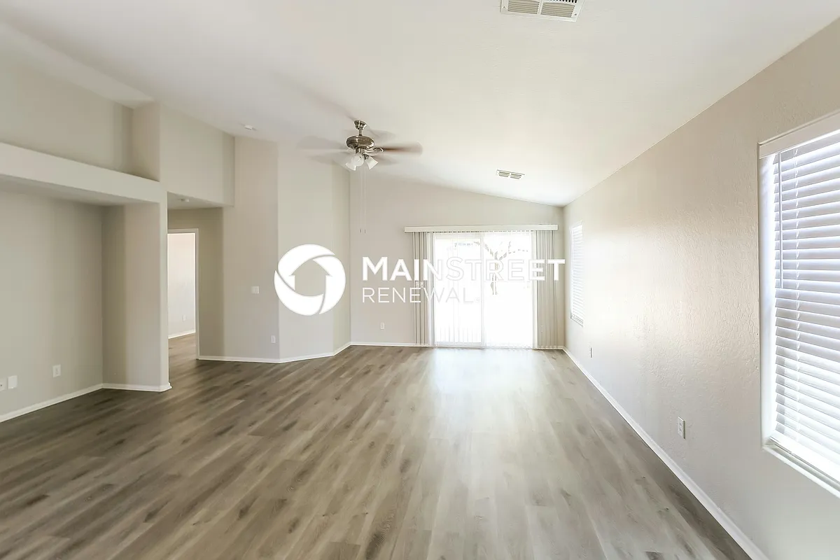 Living Room - 4709 S 23rd Ln