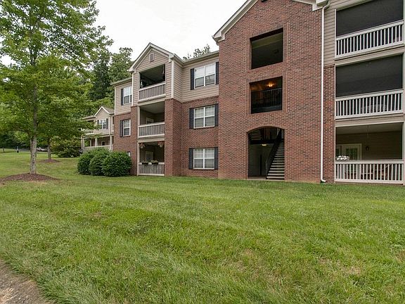 3rd image of 6820 Highway 70 S APT 220