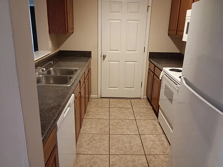 11201 Fairington Ridge Cir — Photo 3