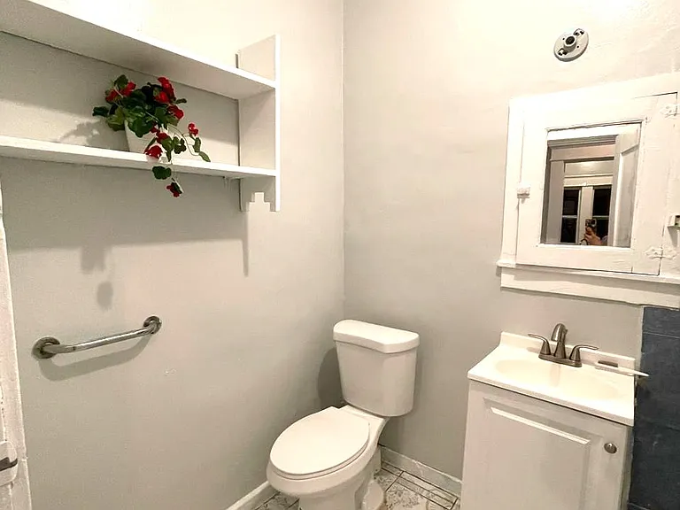 3860 S Budlong Ave — Photo 15