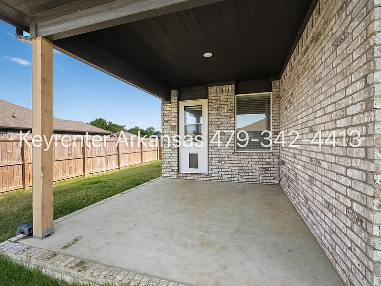 1071 Emerald St — Photo 24