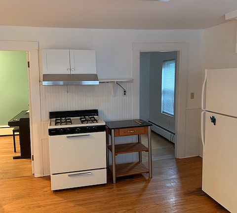3rd image of 321 Williams St Floor 1