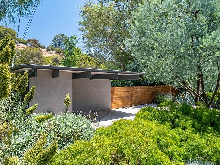 8967 Wonderland Park Ave — Photo 49