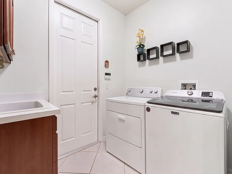 3330 Earle Ct — Photo 21