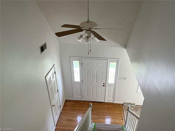 3rd image of 1618 Kesteven Rd