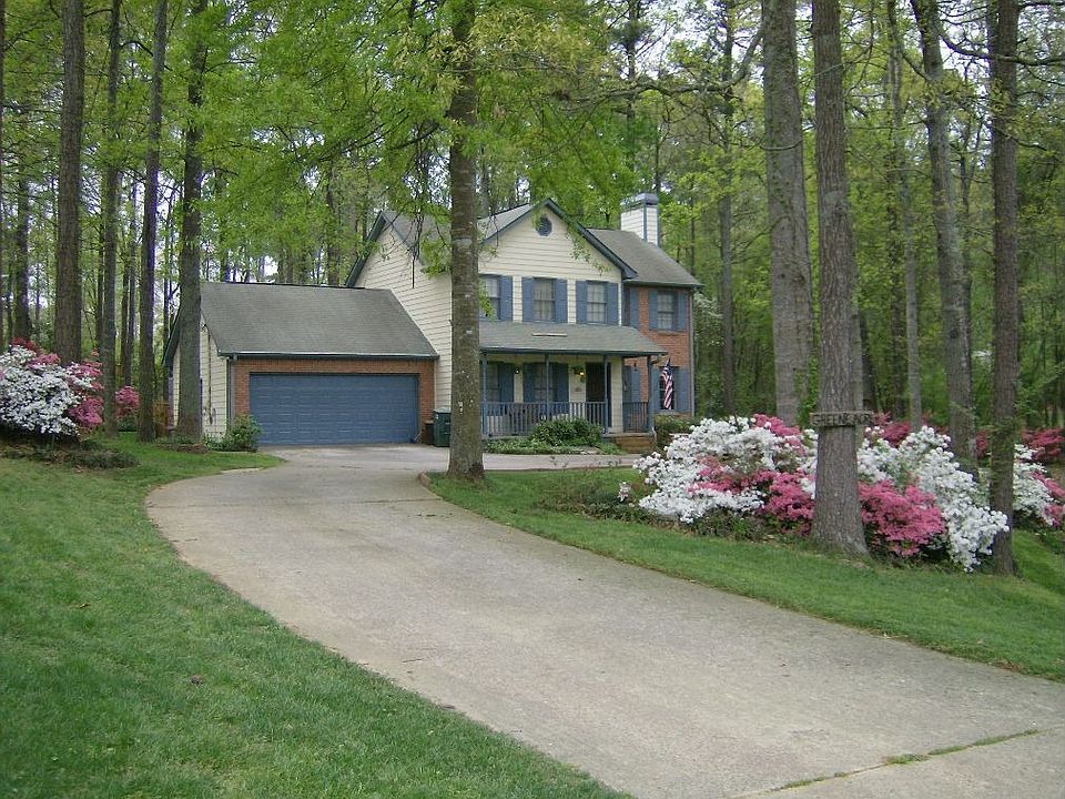 Front Curb View