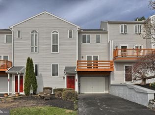 1735 Creek Vista Dr, New Cumberland, PA 17070
