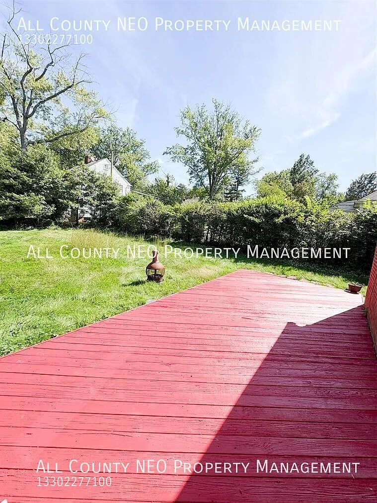 Spacious and charming 4-bedroom, 2-bath home in Cleveland Heights! — Photo 2