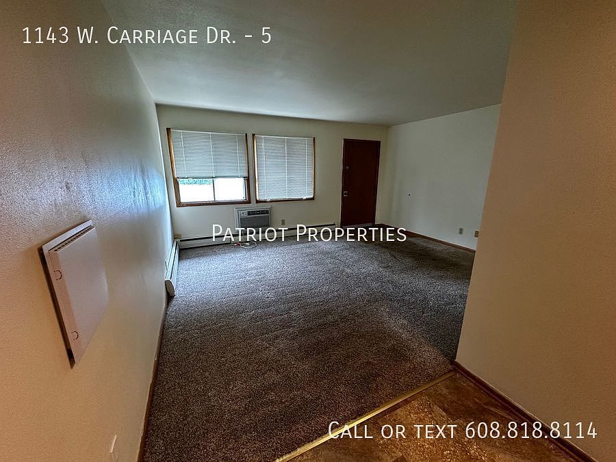 1st image of 1143 W Carriage Dr #5