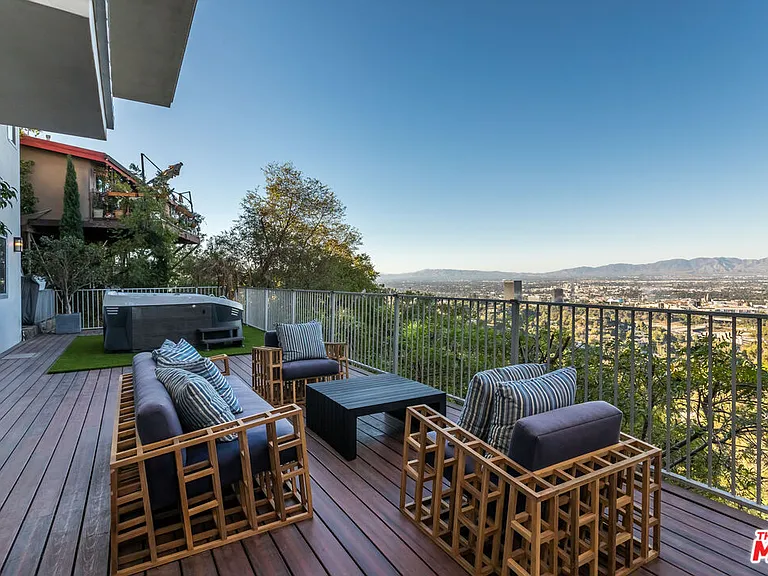 7177 Pacific View Dr — Photo 26